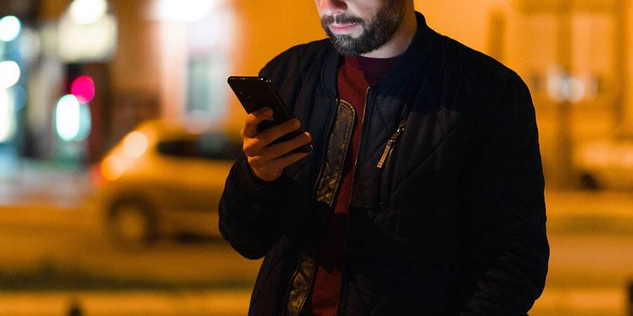 調査にスマホアプリを使う探偵